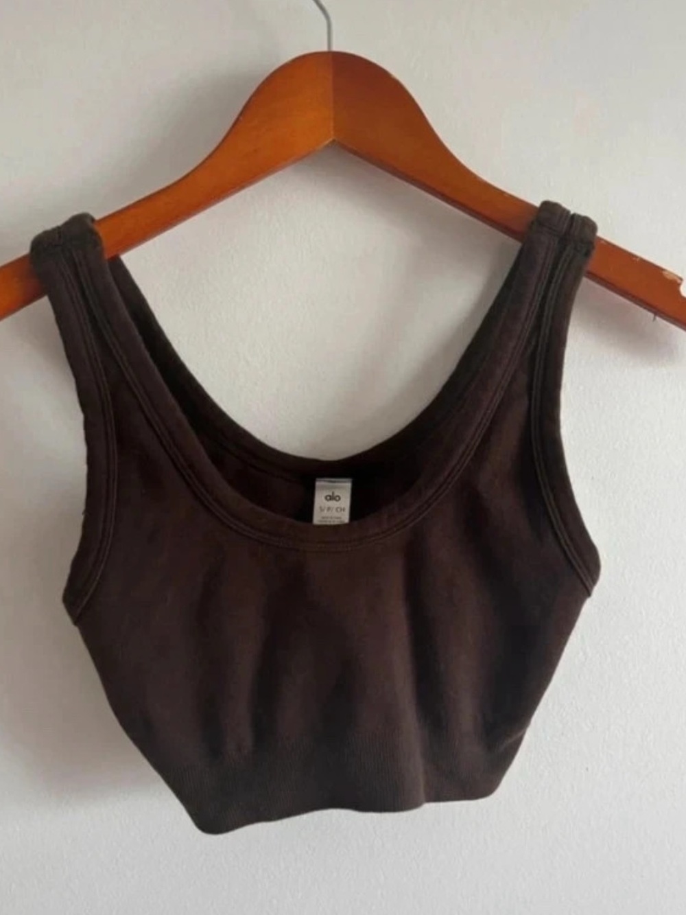 ALO Yoga Ribbed Scoop-Neck Crop crop Top - Dark Brown